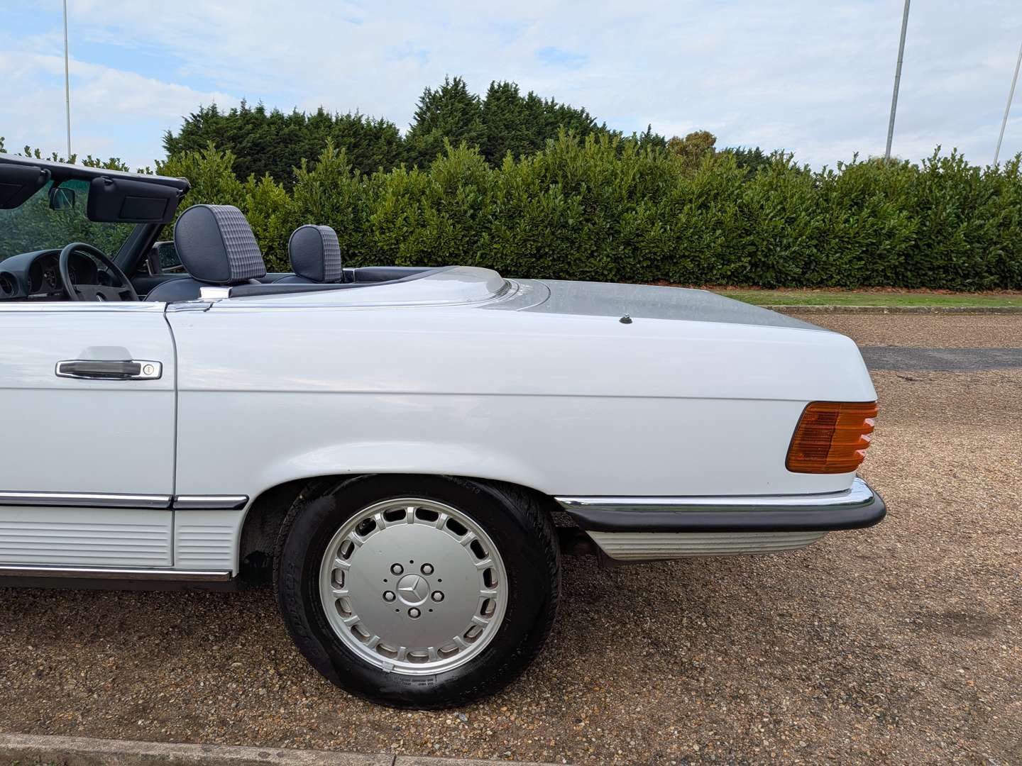 <p>1988 MERCEDES 300SL R107</p>