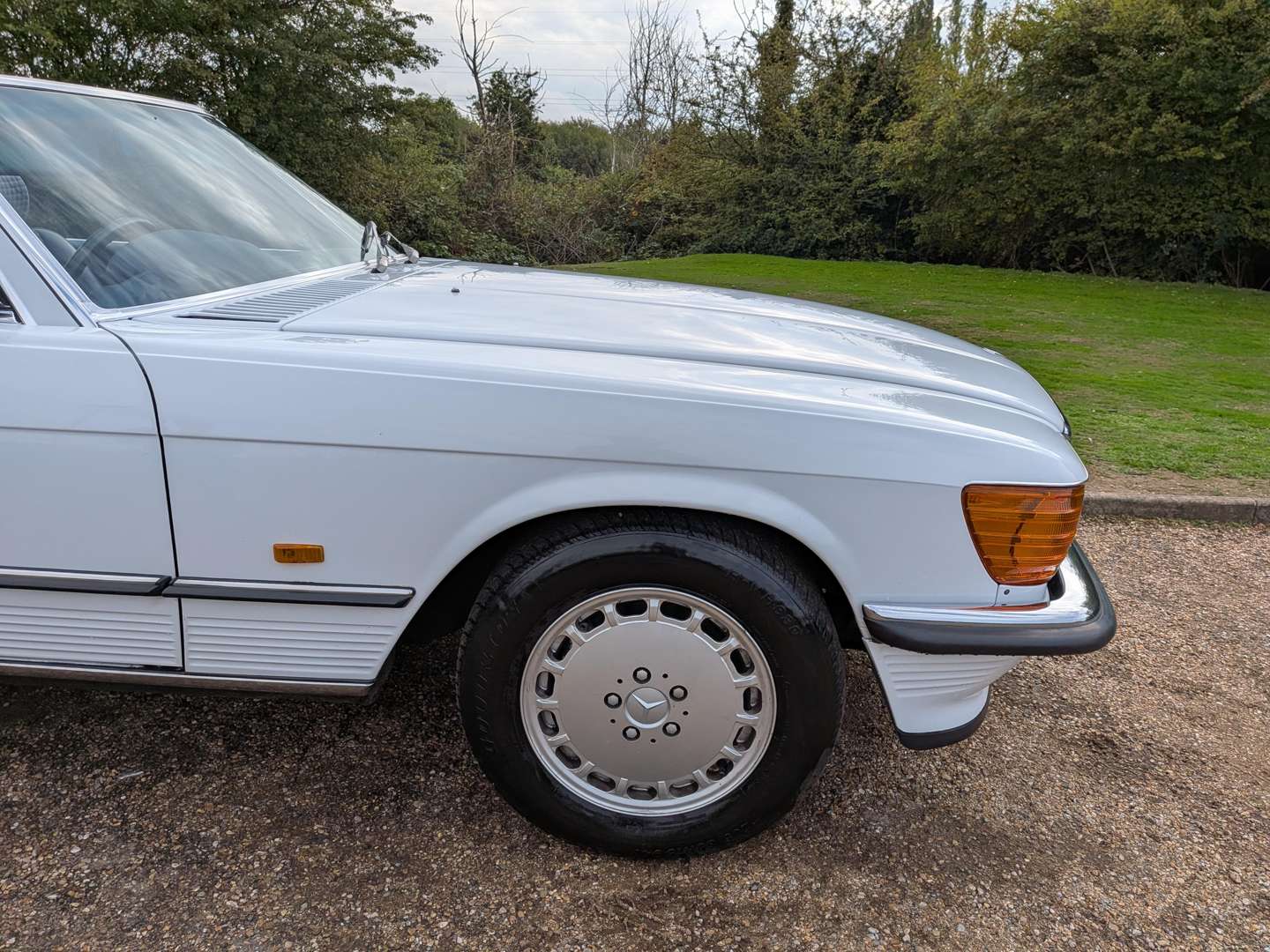 <p>1988 MERCEDES 300SL R107</p>