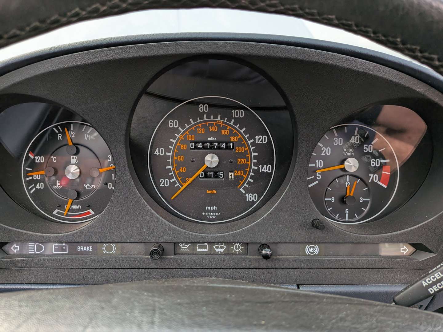 <p>1988 MERCEDES 300SL R107</p>