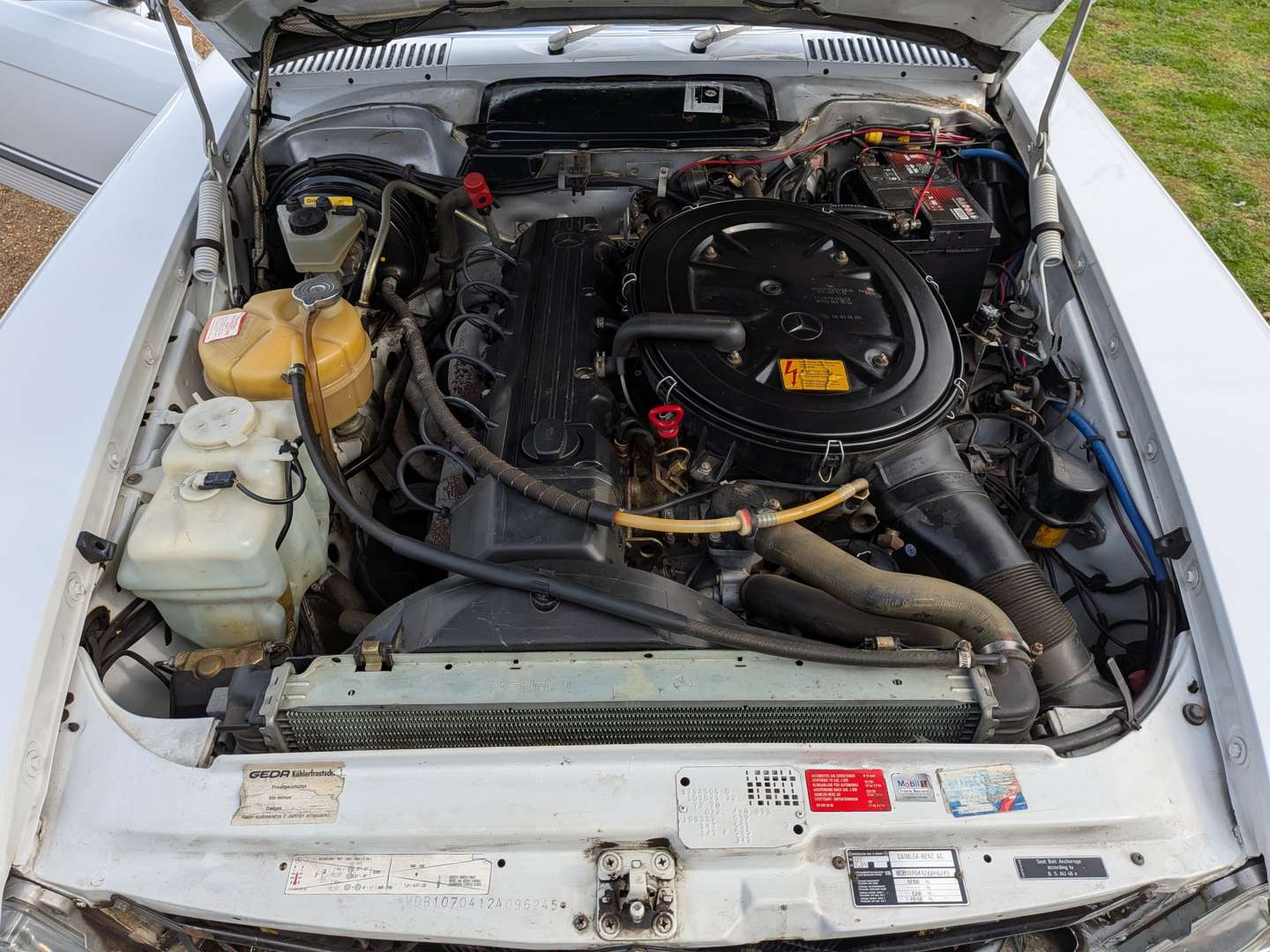 <p>1988 MERCEDES 300SL R107</p>
