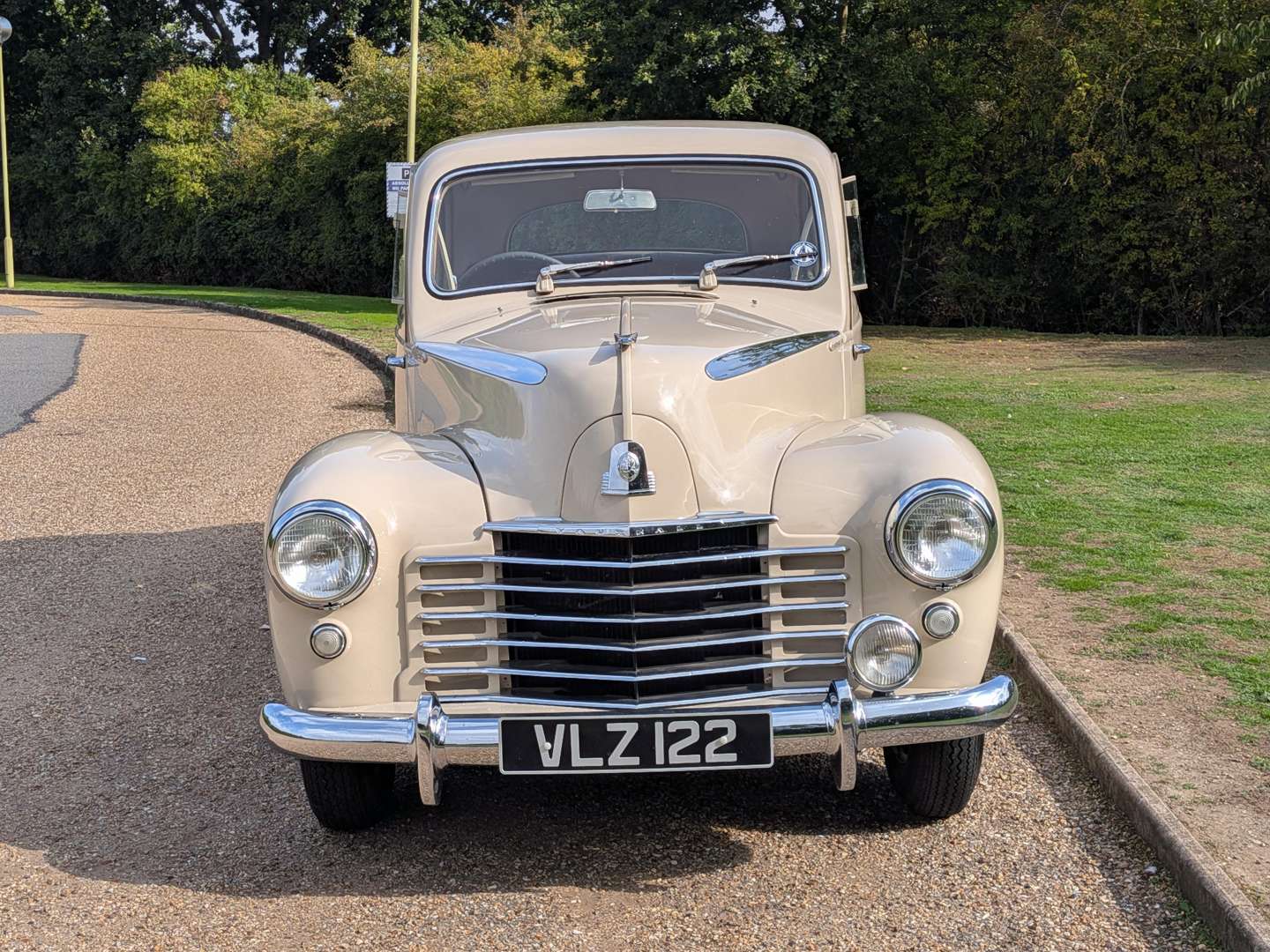 <p>1950 VAUXHALL VELOX</p>