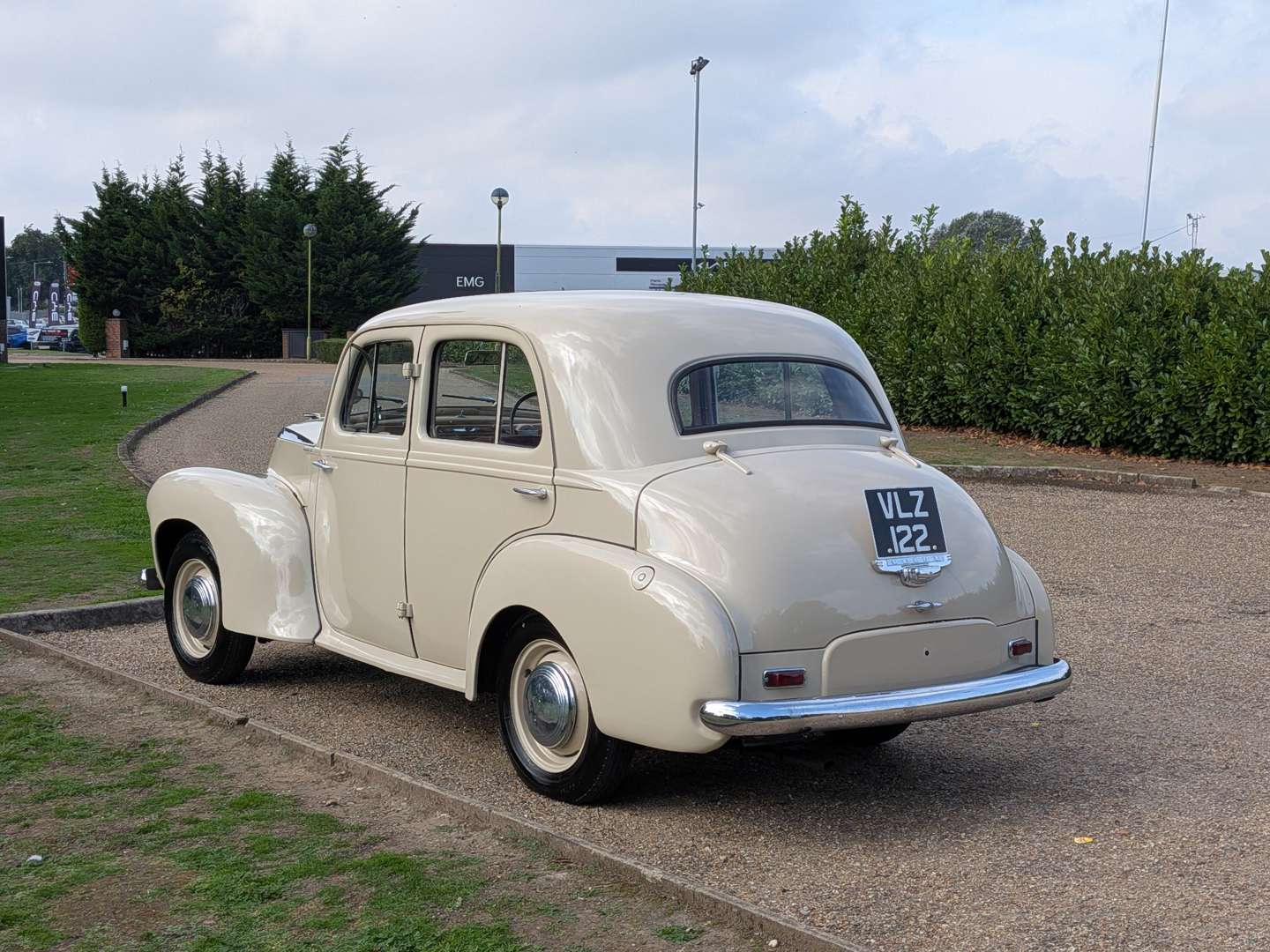 <p>1950 VAUXHALL VELOX</p>
