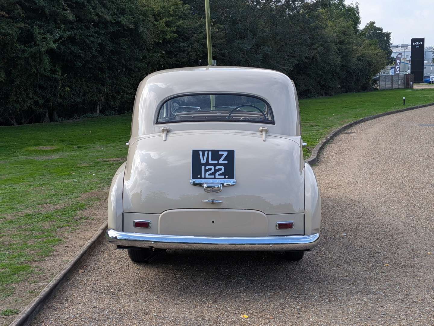 <p>1950 VAUXHALL VELOX</p>