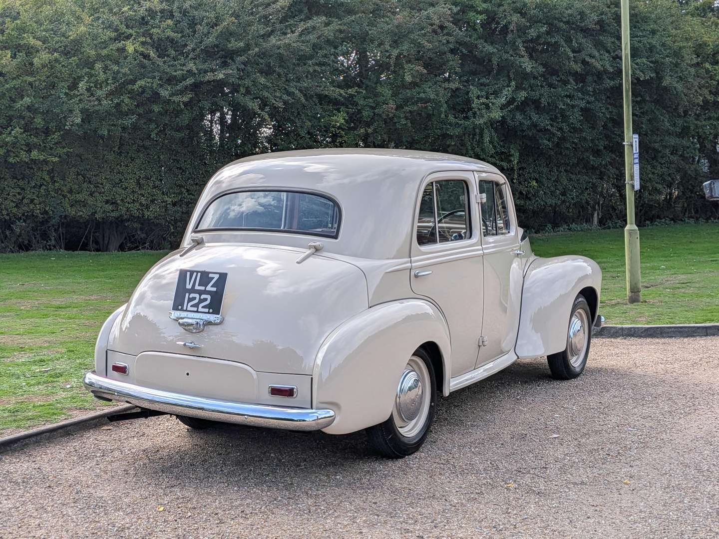 <p>1950 VAUXHALL VELOX</p>