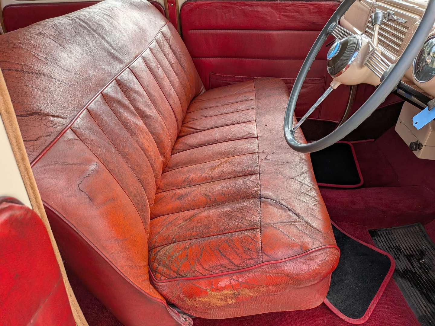 <p>1950 VAUXHALL VELOX</p>