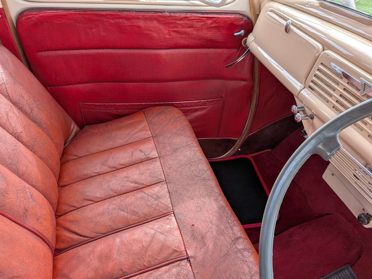 <p>1950 VAUXHALL VELOX</p>