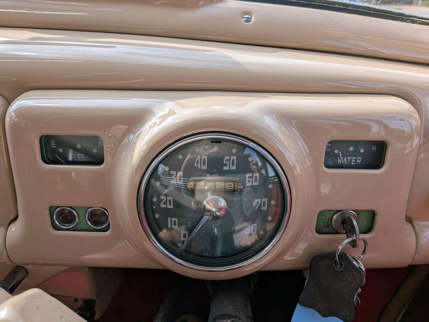 <p>1950 VAUXHALL VELOX</p>