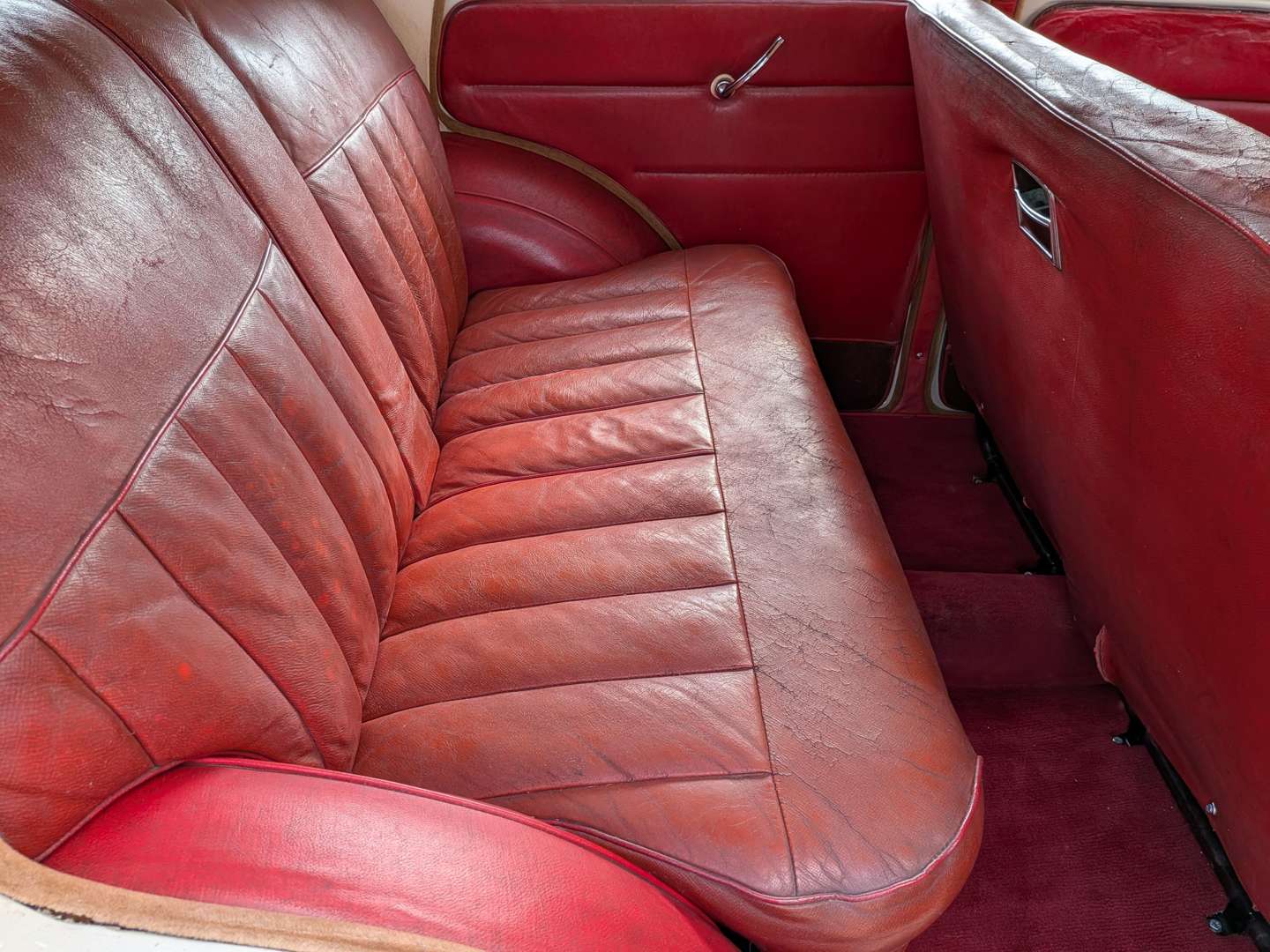 <p>1950 VAUXHALL VELOX</p>