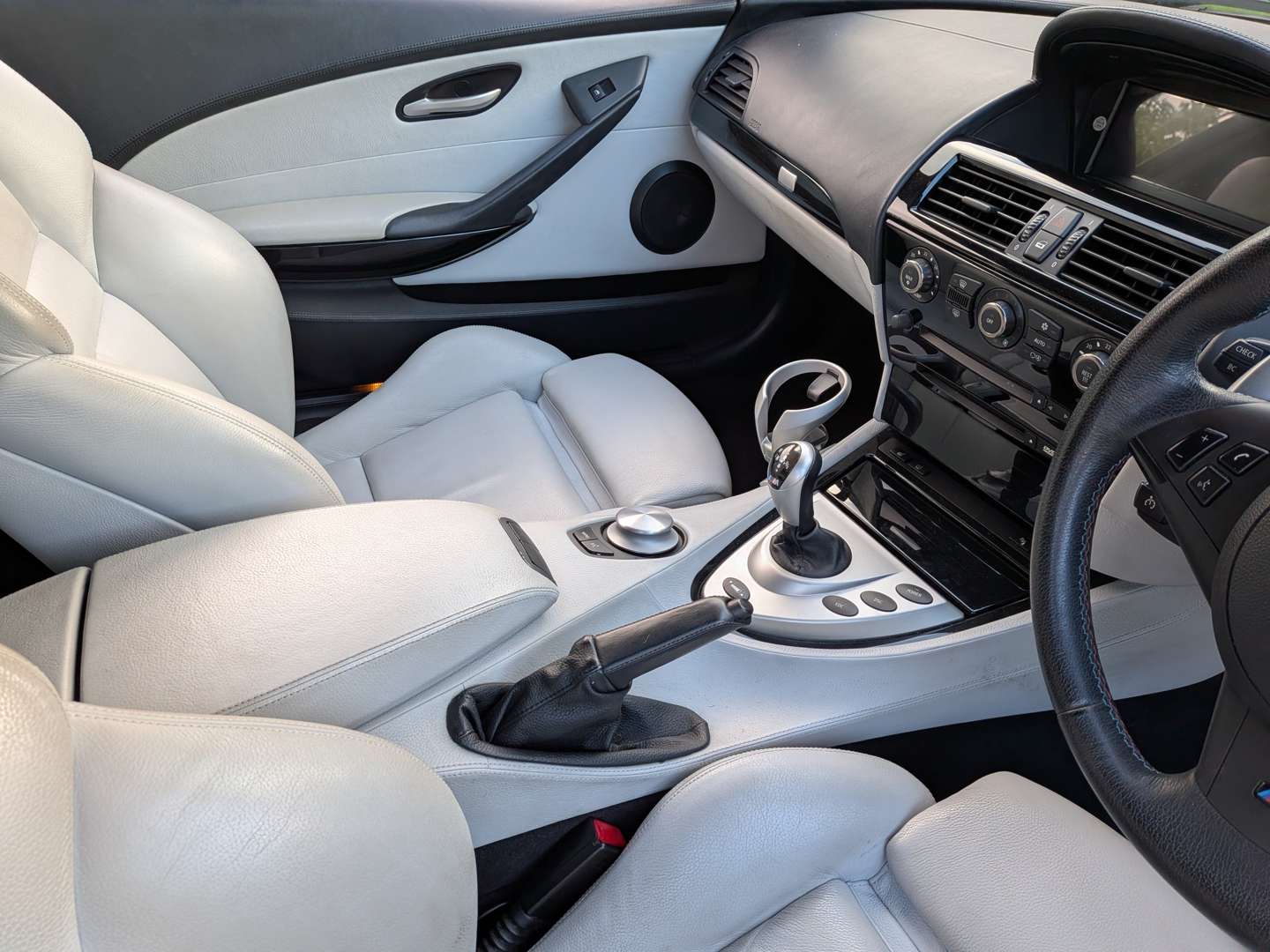 <p>2005 BMW E63 M6 MANUAL</p>