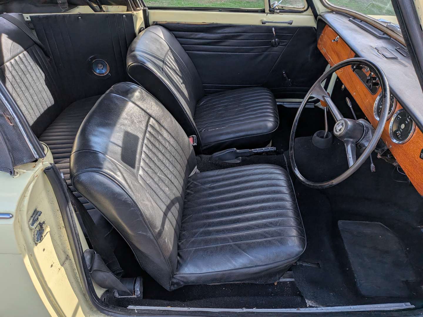 <p>1970 TRIUMPH HERALD 13/60 CONVERTIBLE</p>