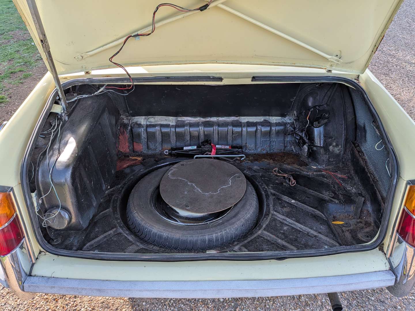 <p>1970 TRIUMPH HERALD 13/60 CONVERTIBLE</p>