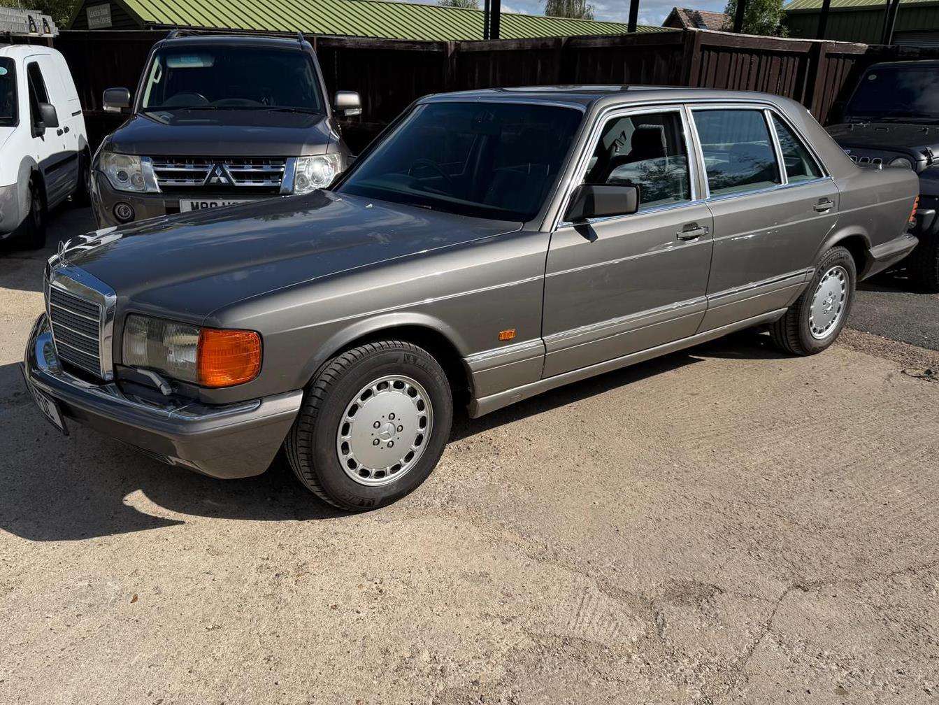 <p>1991 MERCEDES 420SEL W126 AUTO</p>