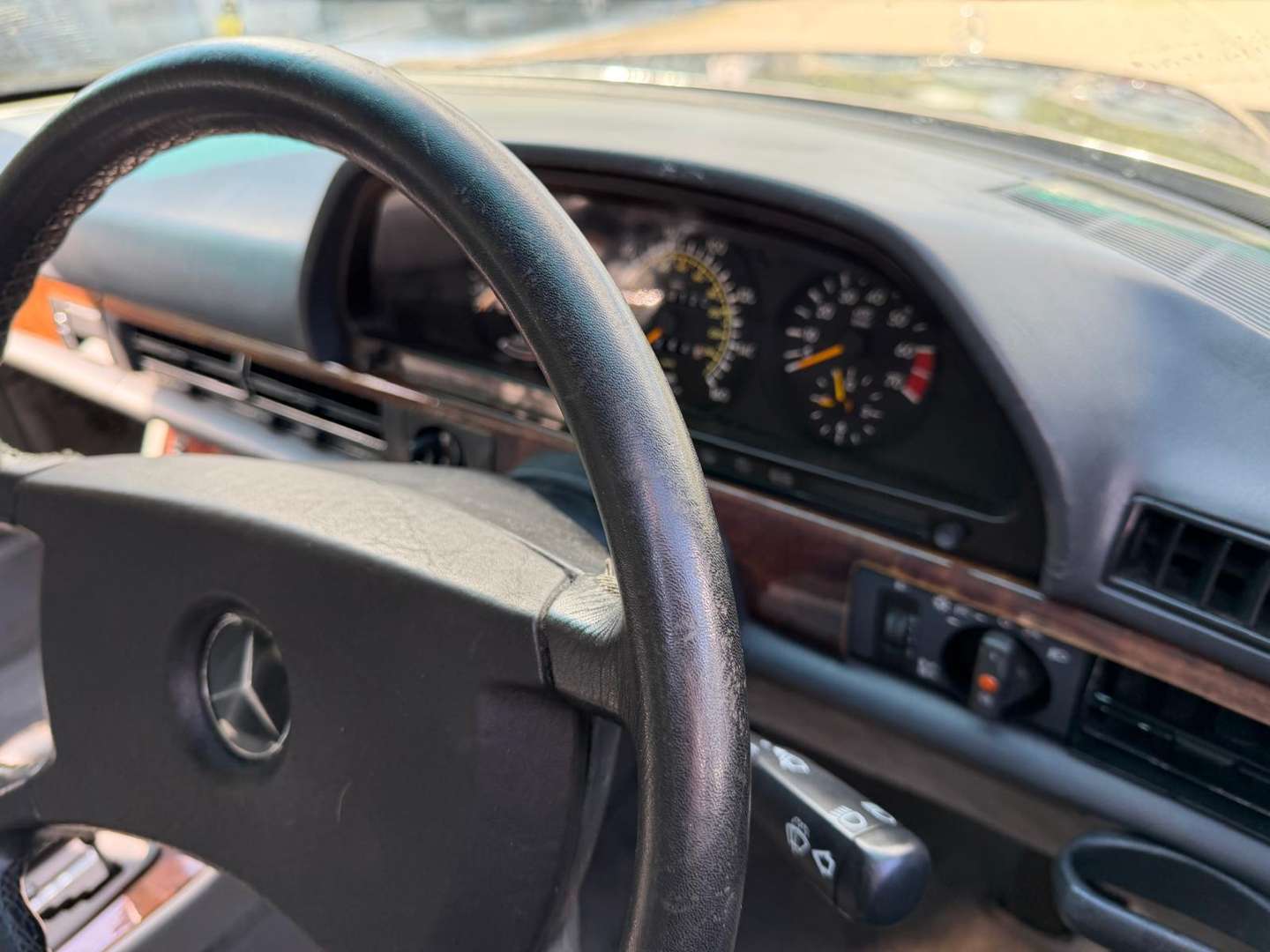 <p>1991 MERCEDES 420SEL W126 AUTO</p>