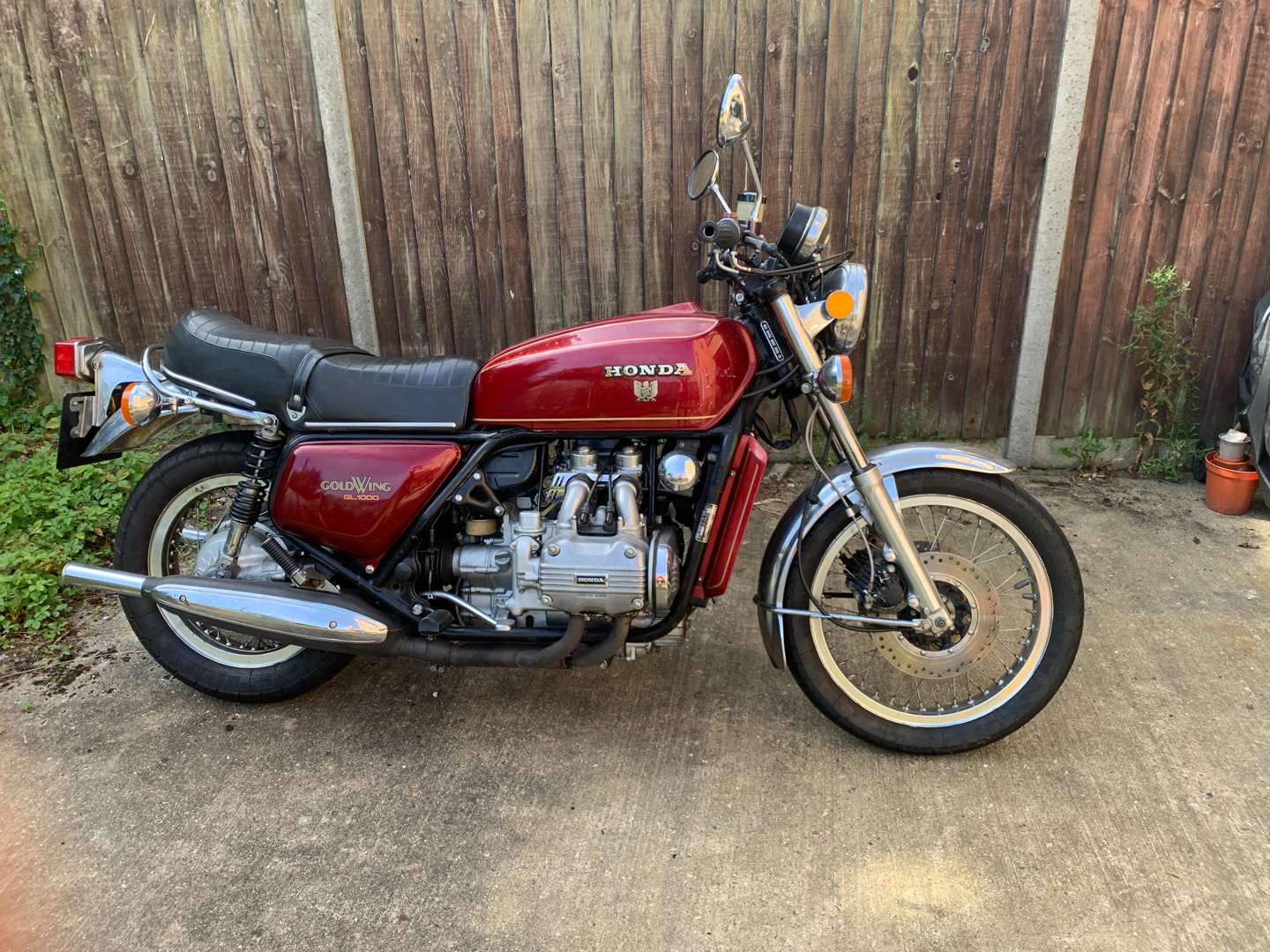 <p>1976 HONDA GOLDWING GL1000</p>