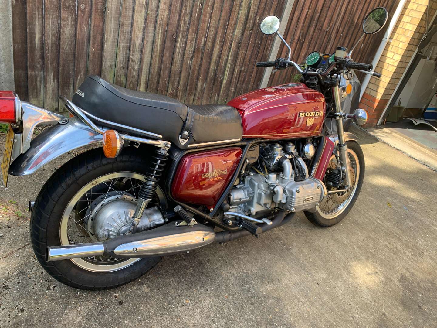 <p>1976 HONDA GOLDWING GL1000</p>