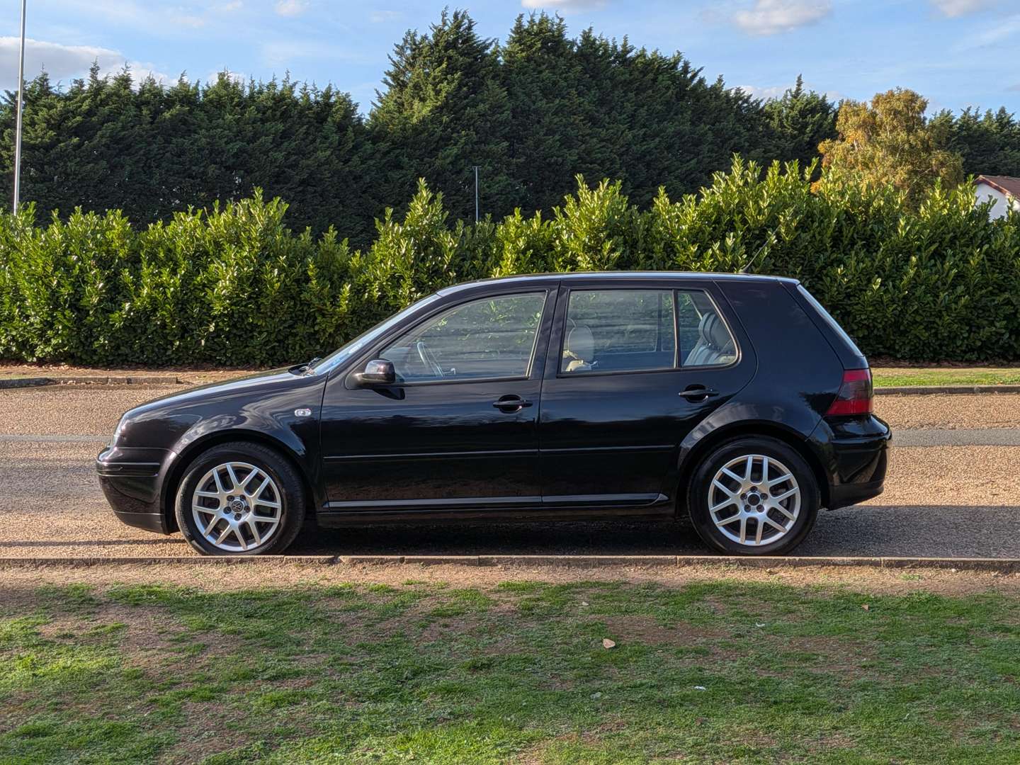 <p>2002 VW GOLF V5 AUTO</p>