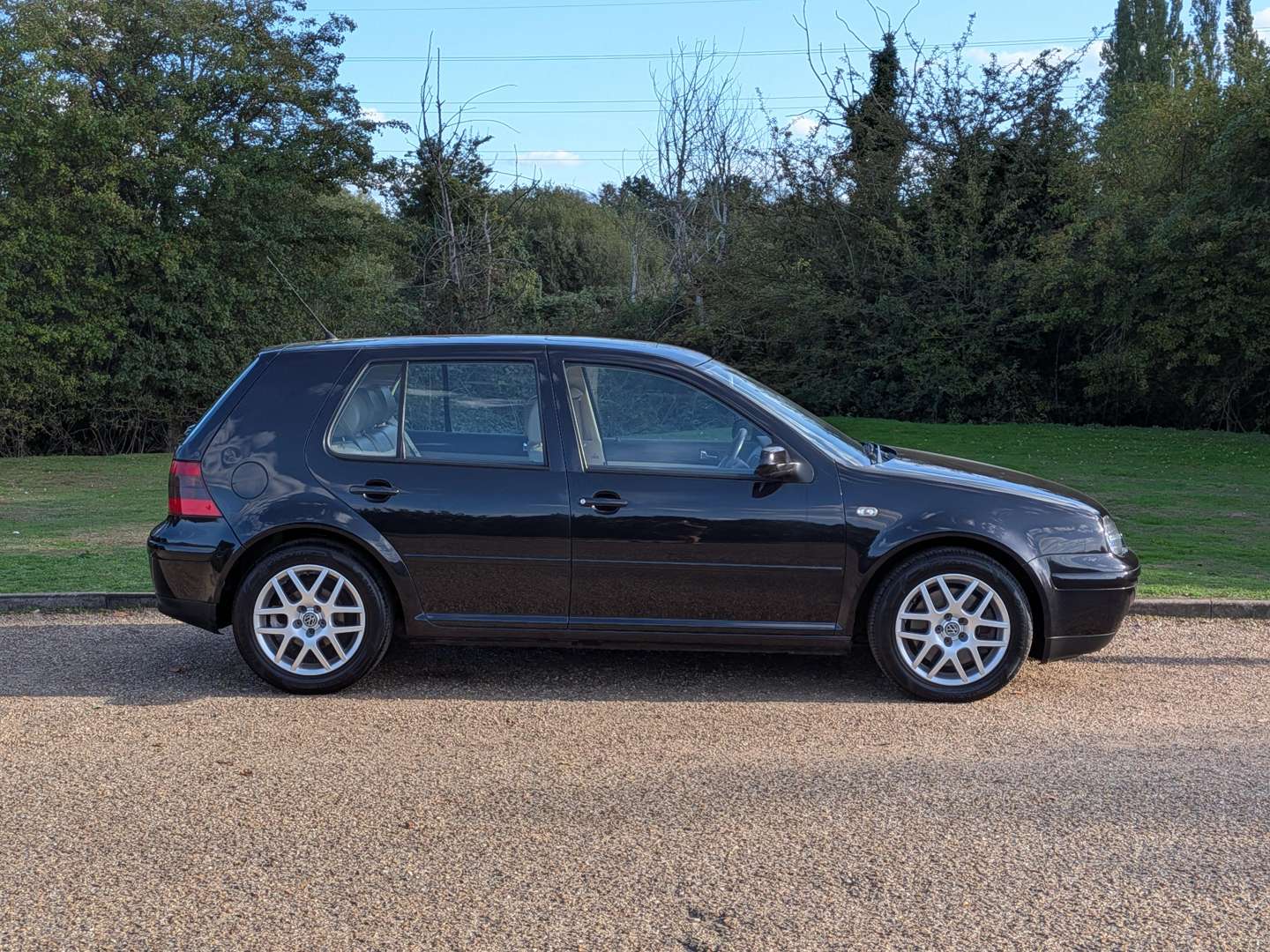 <p>2002 VW GOLF V5 AUTO</p>