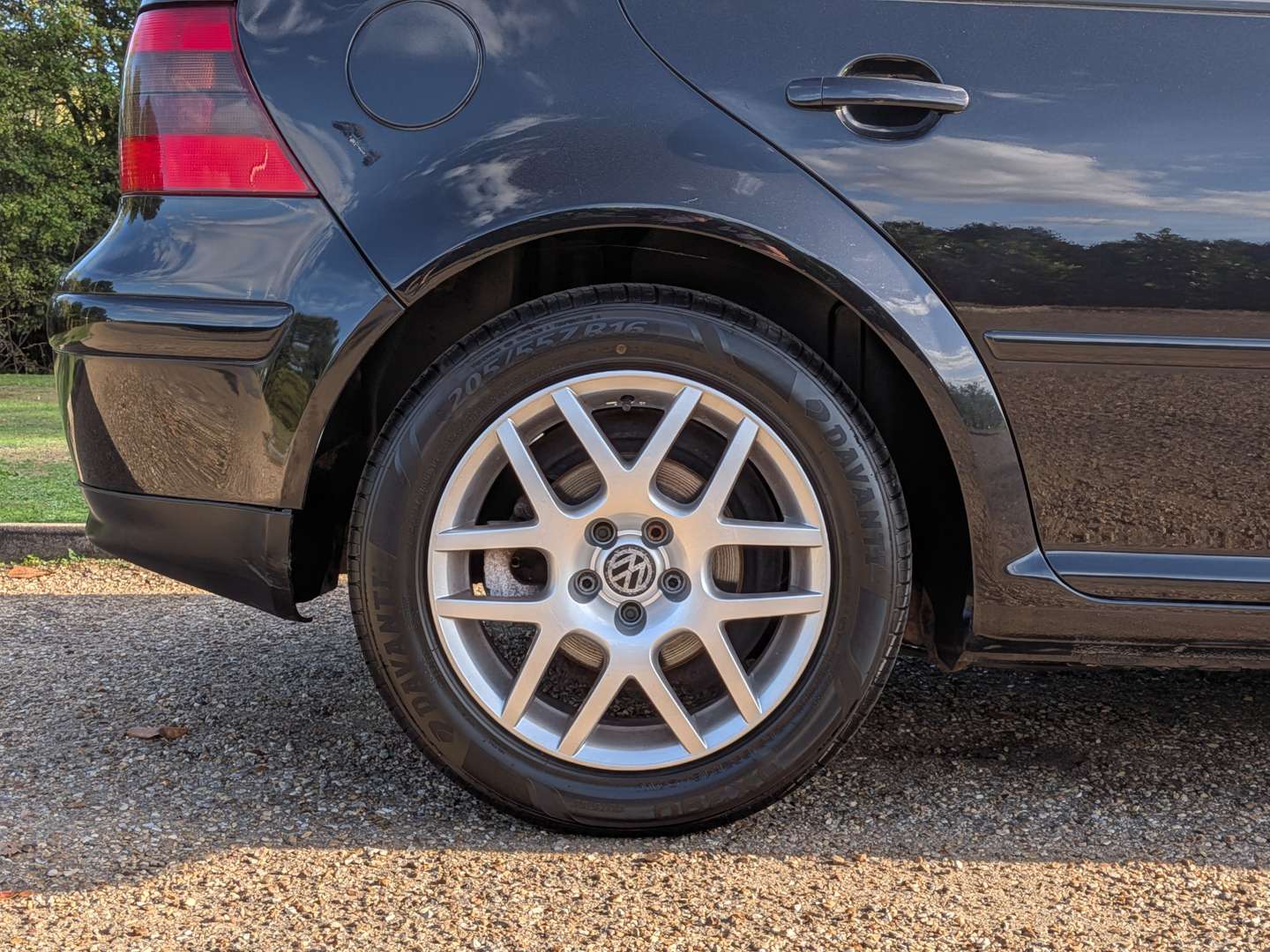 <p>2002 VW GOLF V5 AUTO</p>