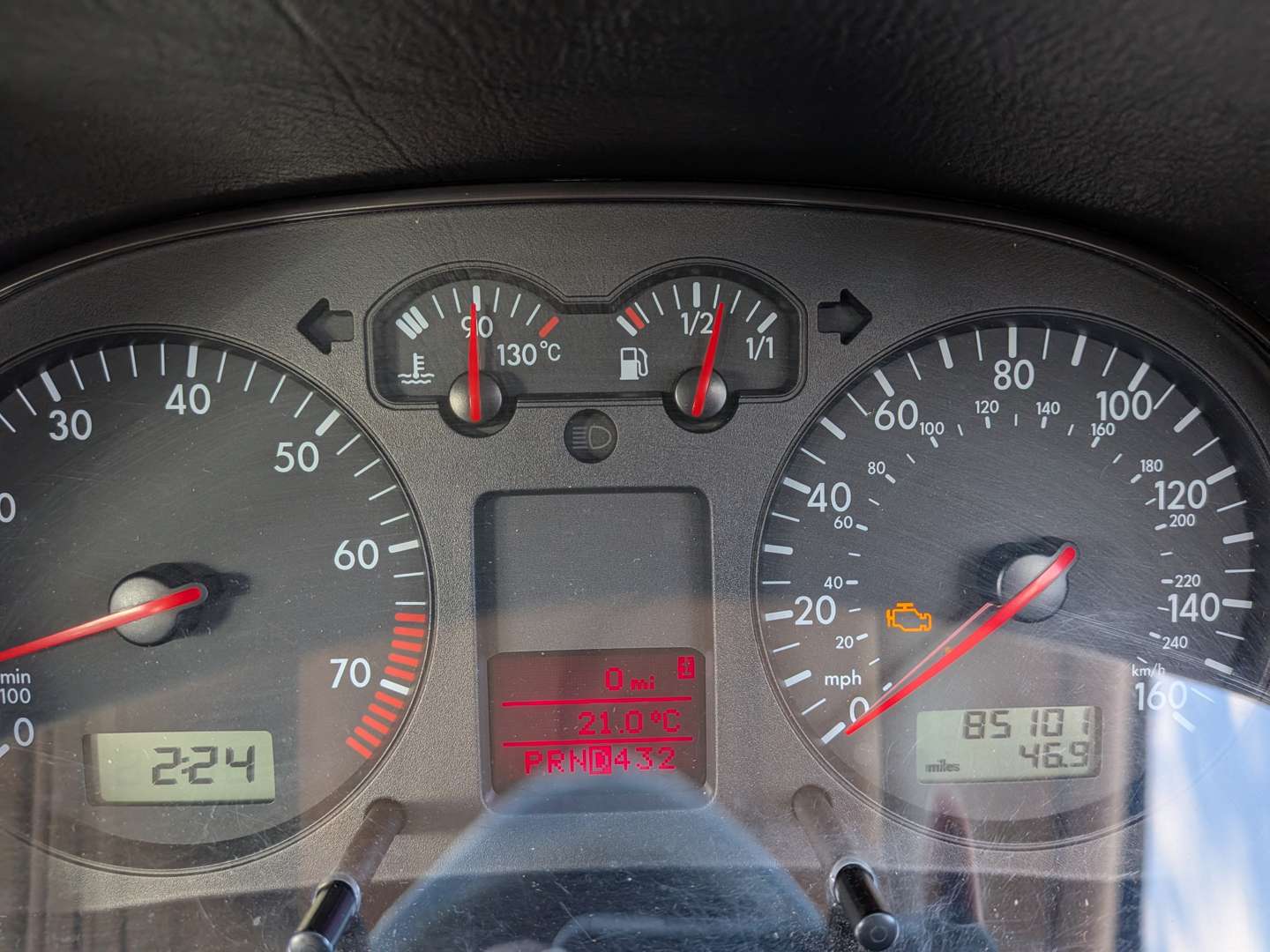 <p>2002 VW GOLF V5 AUTO</p>