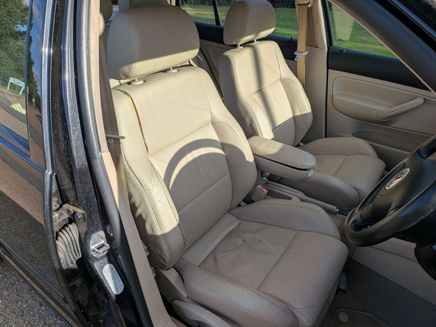 <p>2002 VW GOLF V5 AUTO</p>