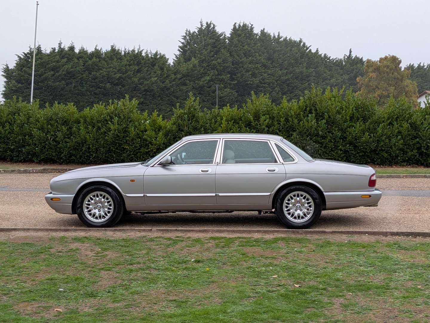 <p>2000 JAGUAR XJ8 AUTO</p>