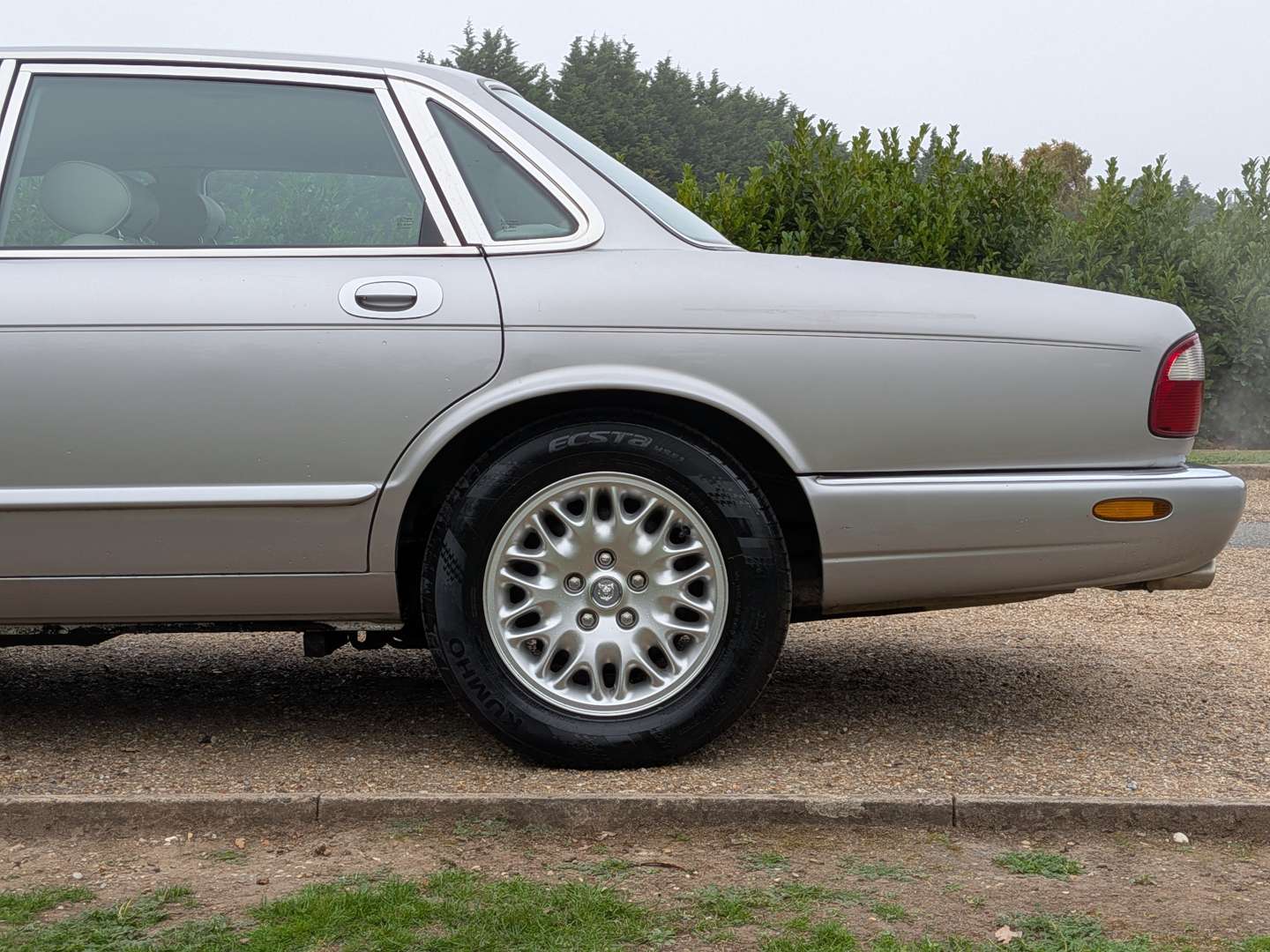 <p>2000 JAGUAR XJ8 AUTO</p>