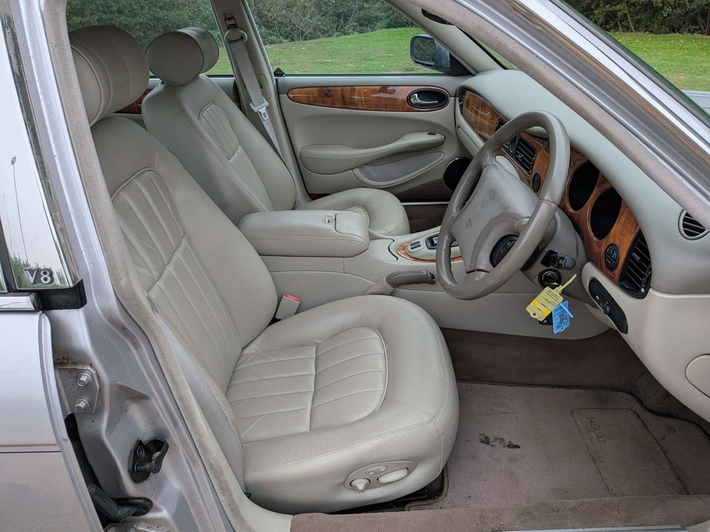 <p>2000 JAGUAR XJ8 AUTO</p>