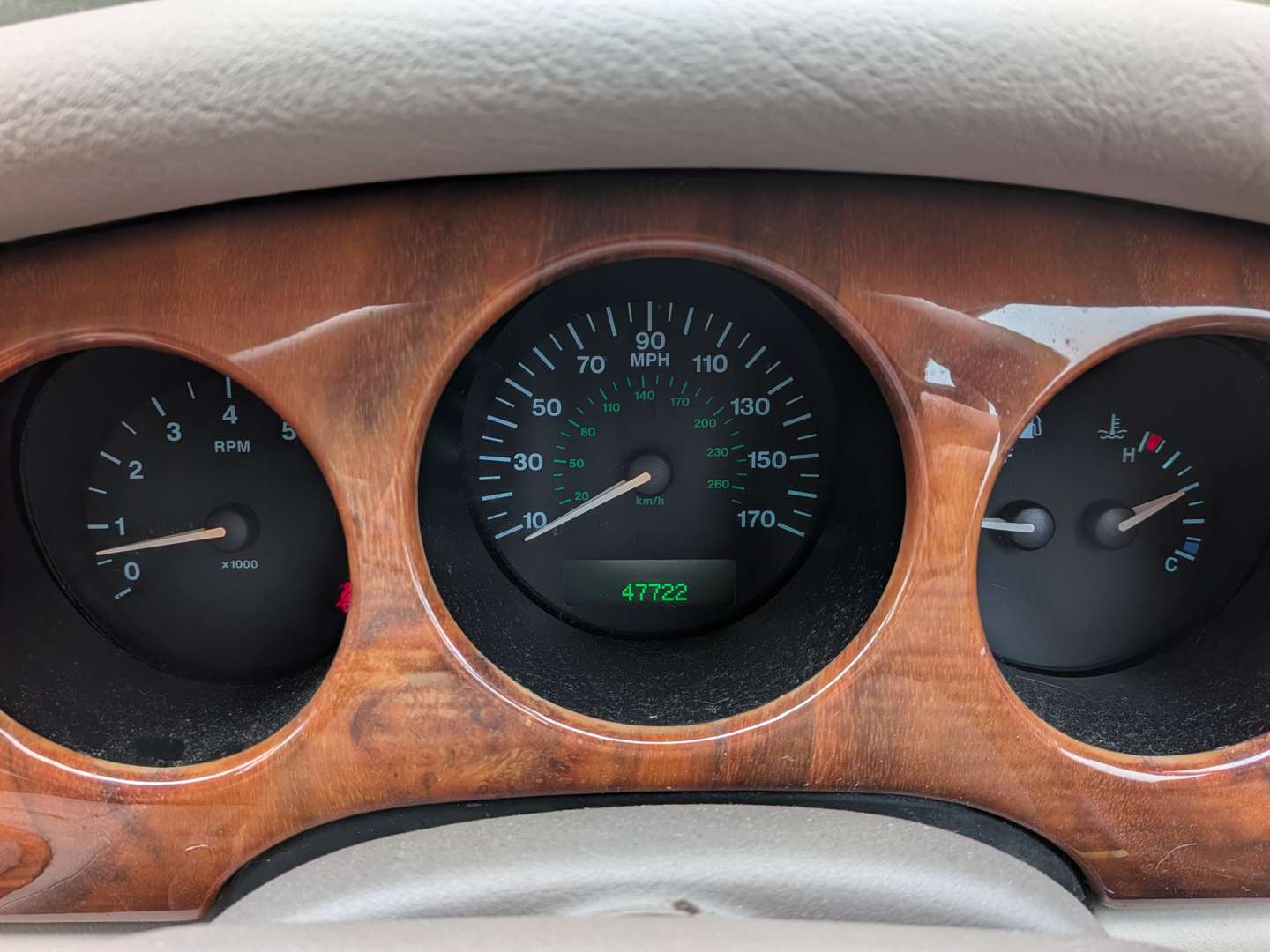 <p>2000 JAGUAR XJ8 AUTO</p>