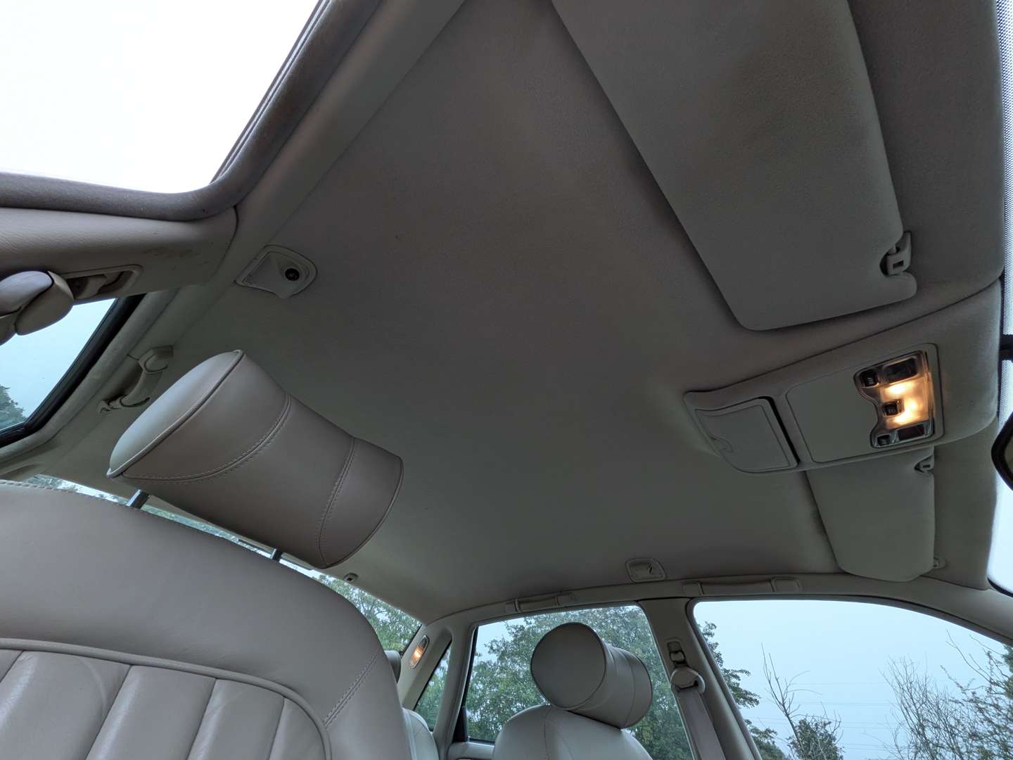 <p>2000 JAGUAR XJ8 AUTO</p>