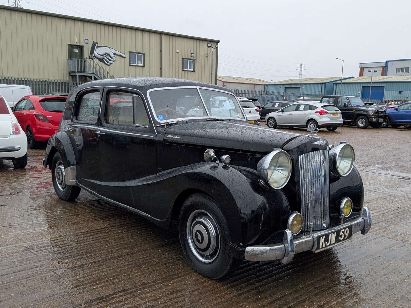 <p>1952 AUSTIN SHEERLINE</p>
