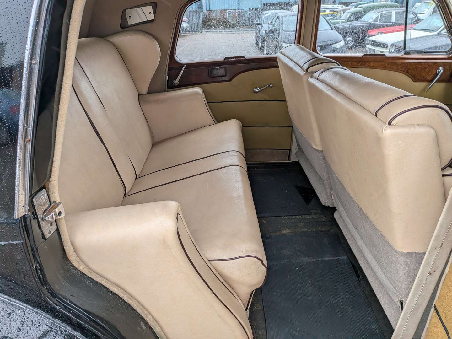 <p>1952 AUSTIN SHEERLINE</p>