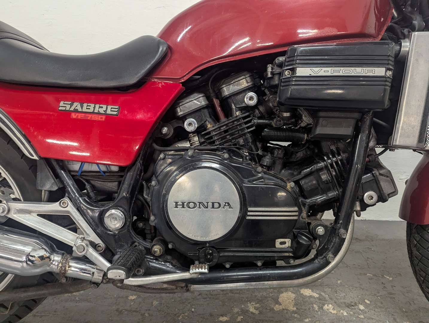 <p>1985 HONDA VF750 SABRE</p>