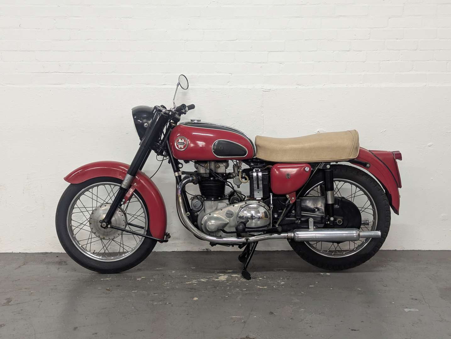 <p>1958 ARIEL HUNTSMASTER</p>
