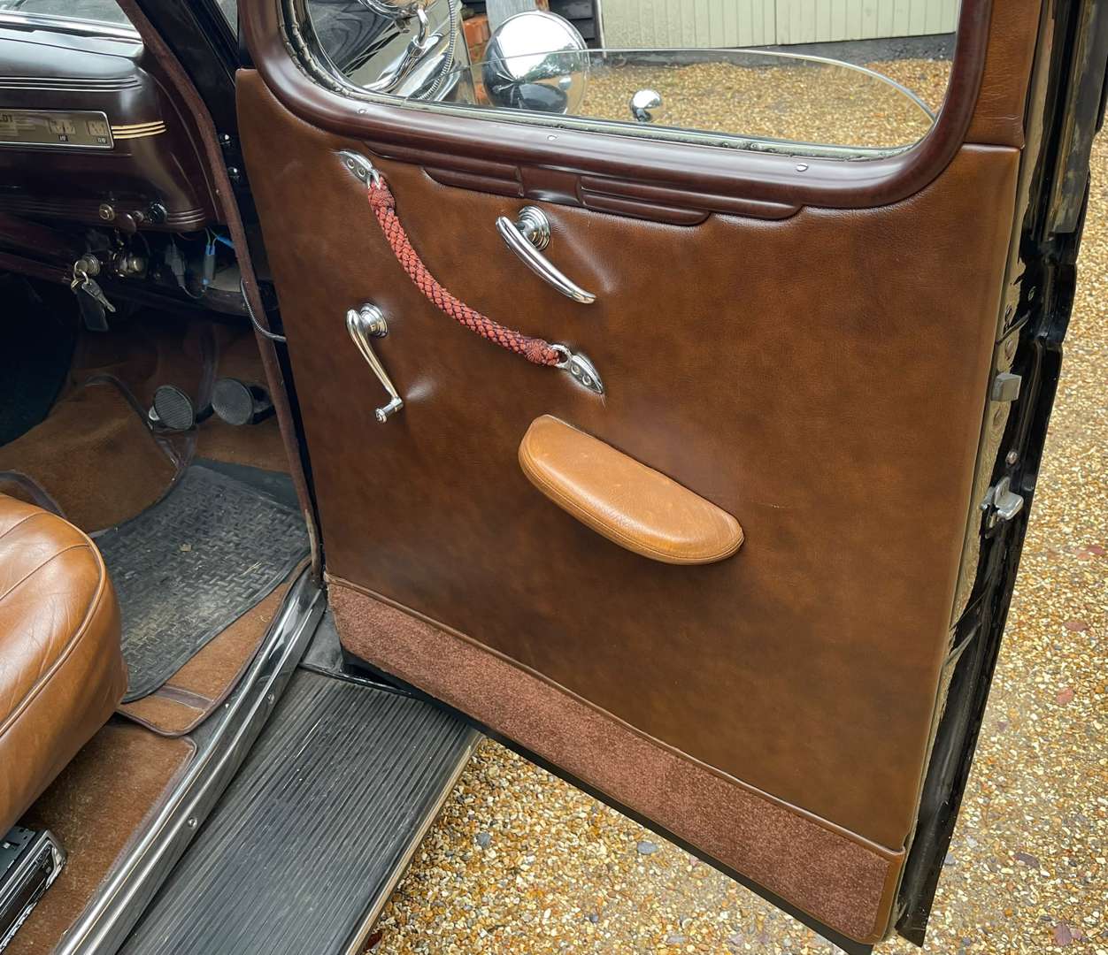<p>1951 FORD V8 PILOT</p>