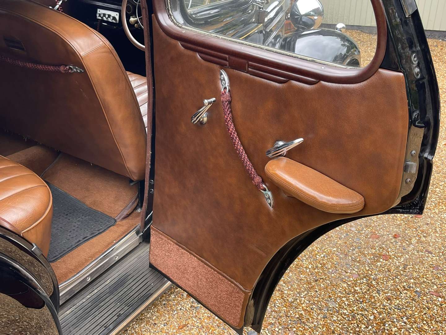 <p>1951 FORD V8 PILOT</p>