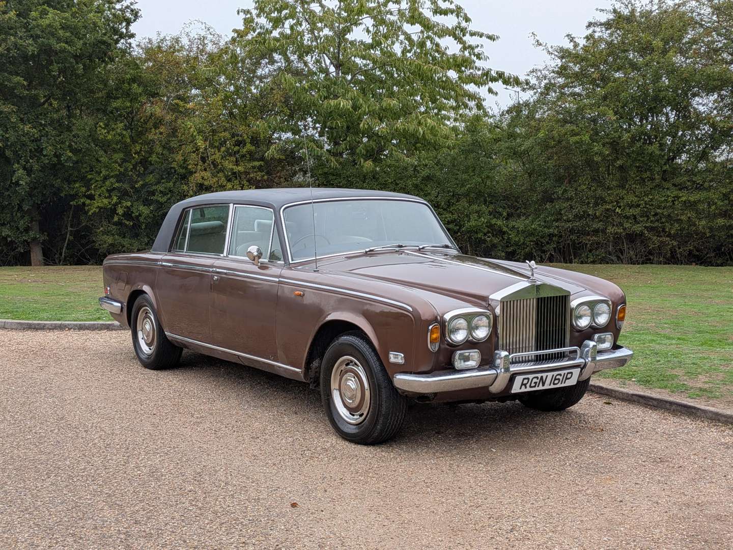 <p>1976 ROLLS ROYCE SILVER WRAITH</p>