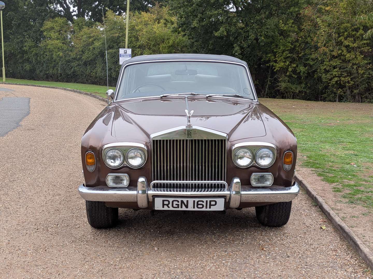 <p>1976 ROLLS ROYCE SILVER WRAITH</p>