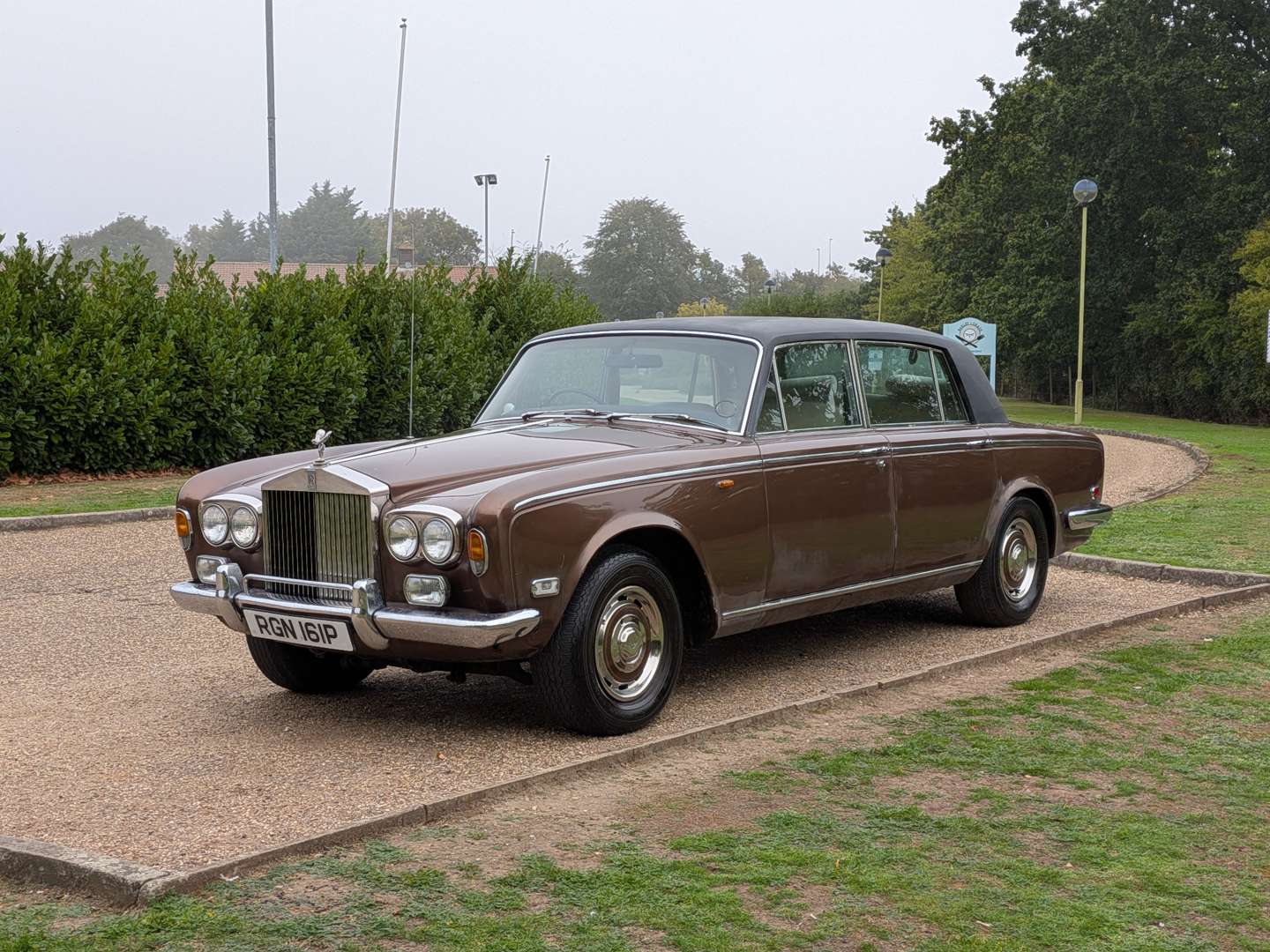 <p>1976 ROLLS ROYCE SILVER WRAITH</p>
