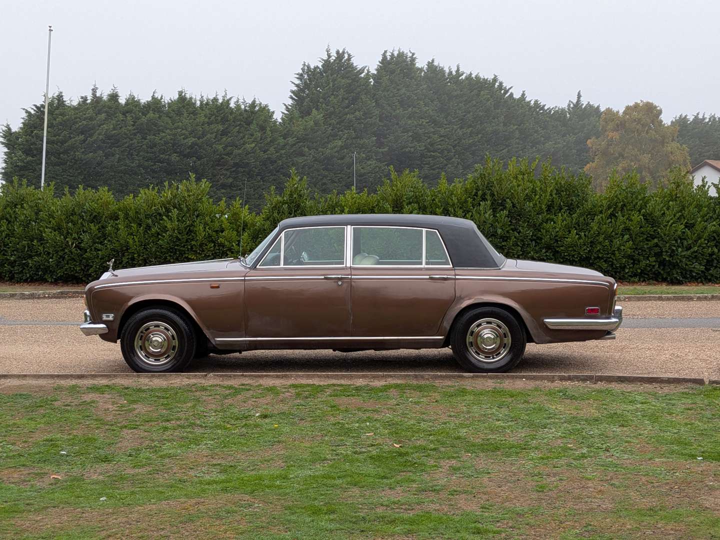 <p>1976 ROLLS ROYCE SILVER WRAITH</p>