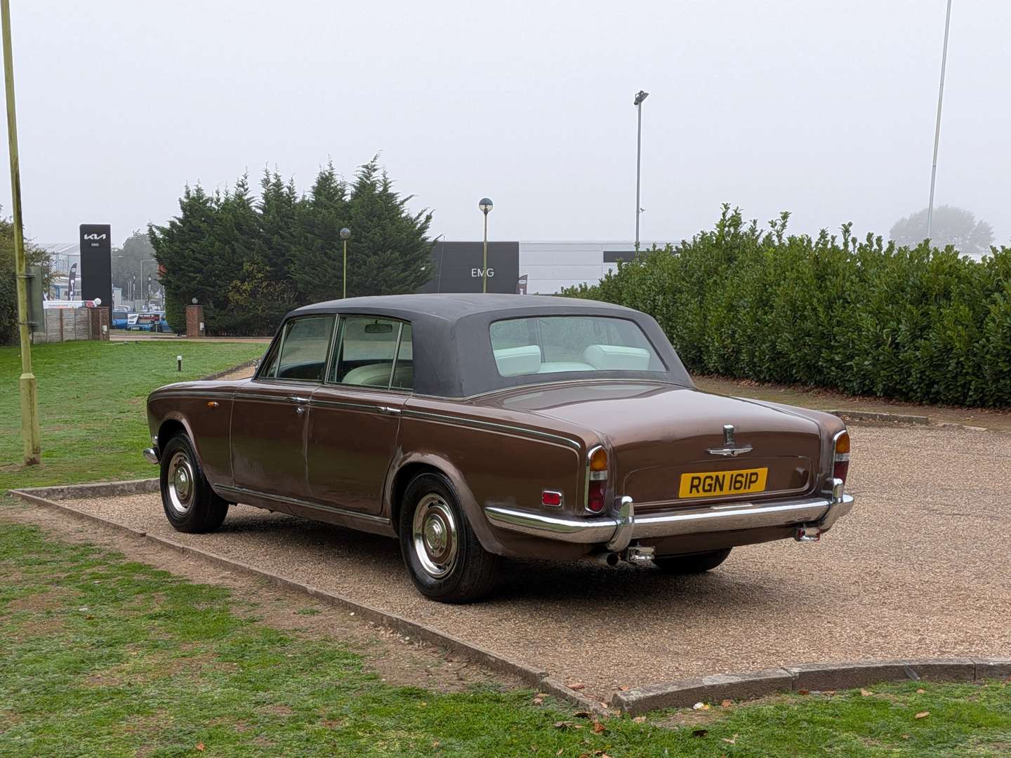 <p>1976 ROLLS ROYCE SILVER WRAITH</p>