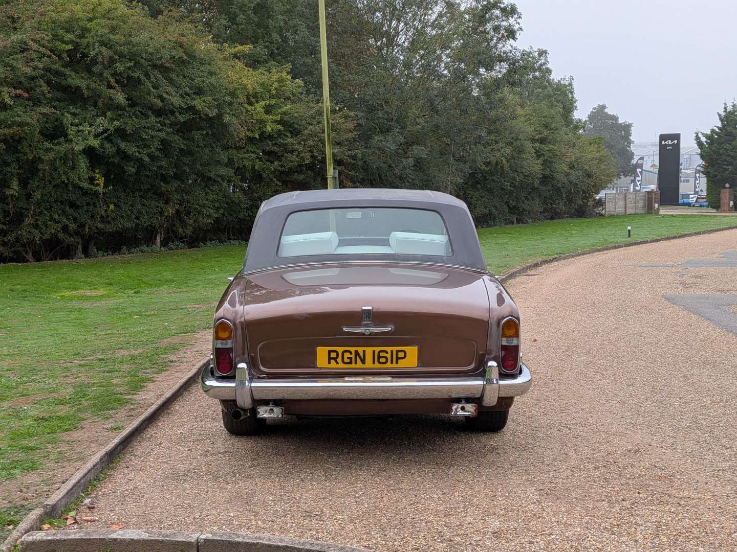 <p>1976 ROLLS ROYCE SILVER WRAITH</p>