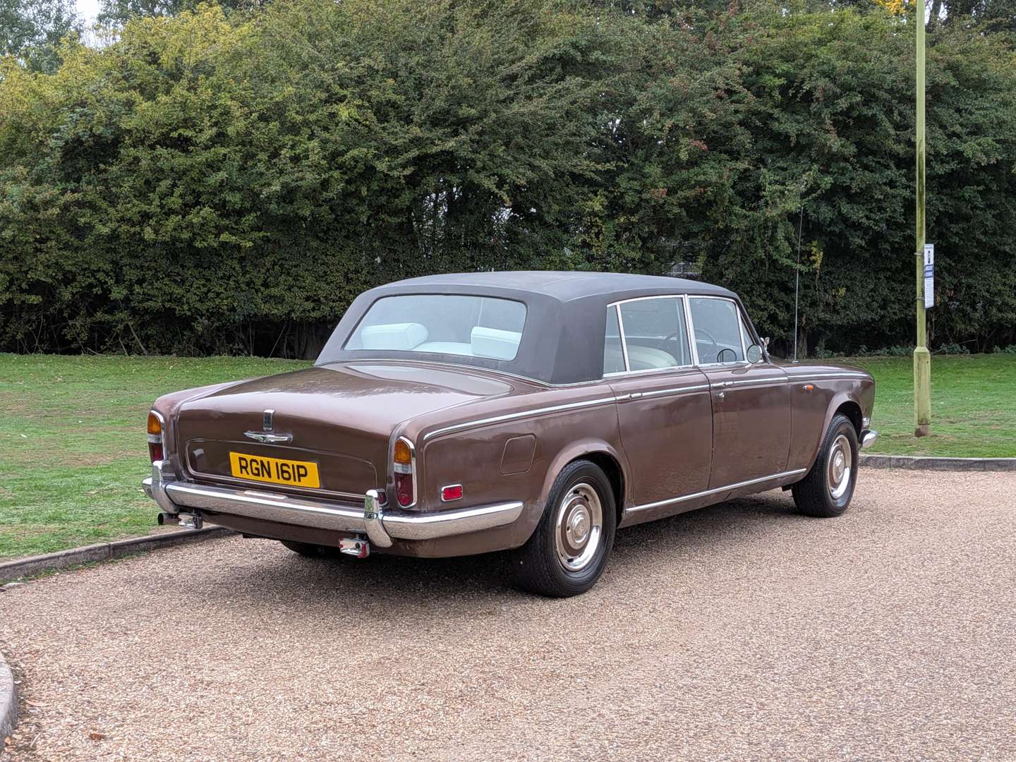 <p>1976 ROLLS ROYCE SILVER WRAITH</p>