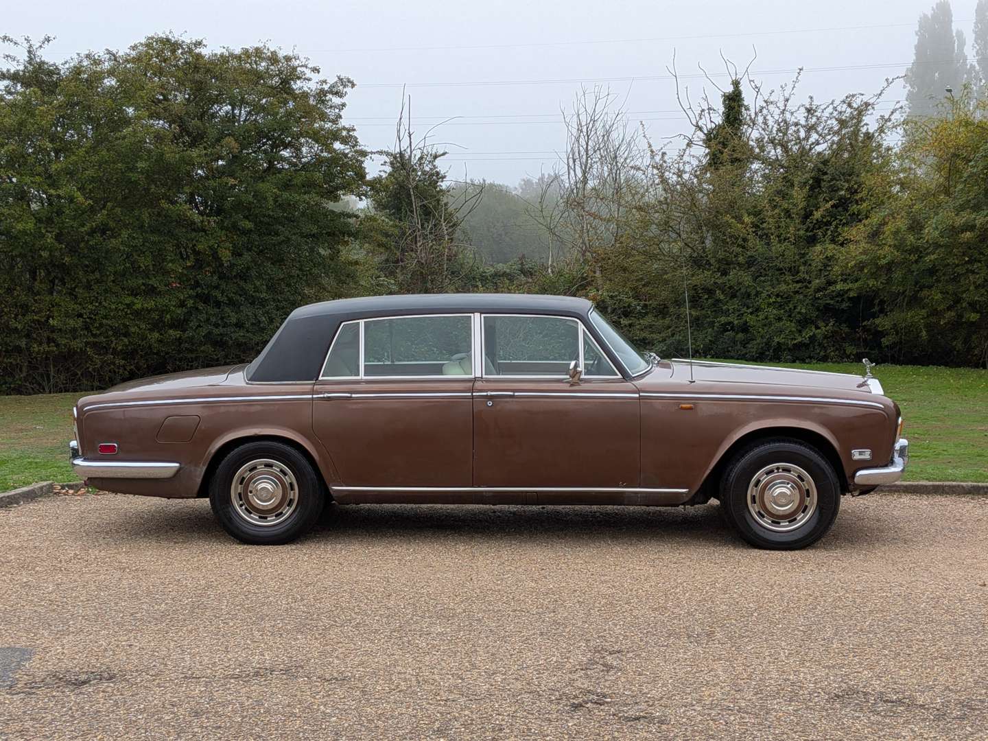 <p>1976 ROLLS ROYCE SILVER WRAITH</p>