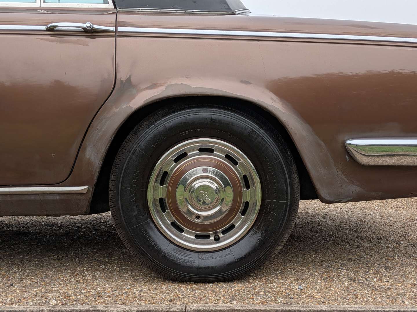 <p>1976 ROLLS ROYCE SILVER WRAITH</p>