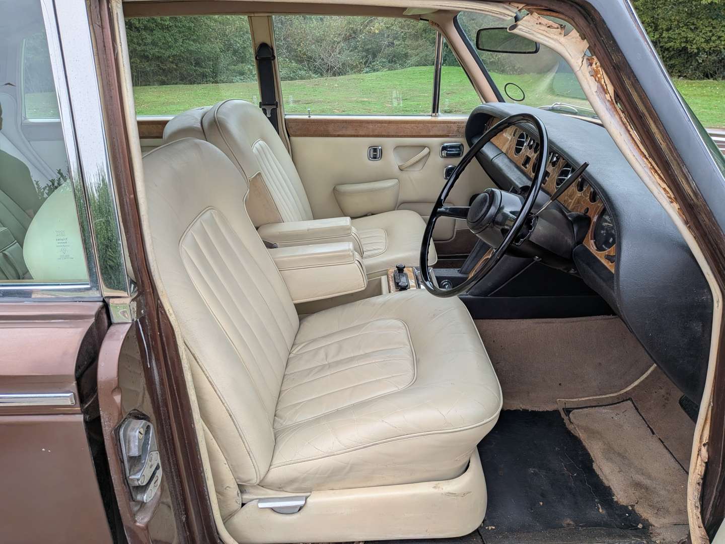 <p>1976 ROLLS ROYCE SILVER WRAITH</p>