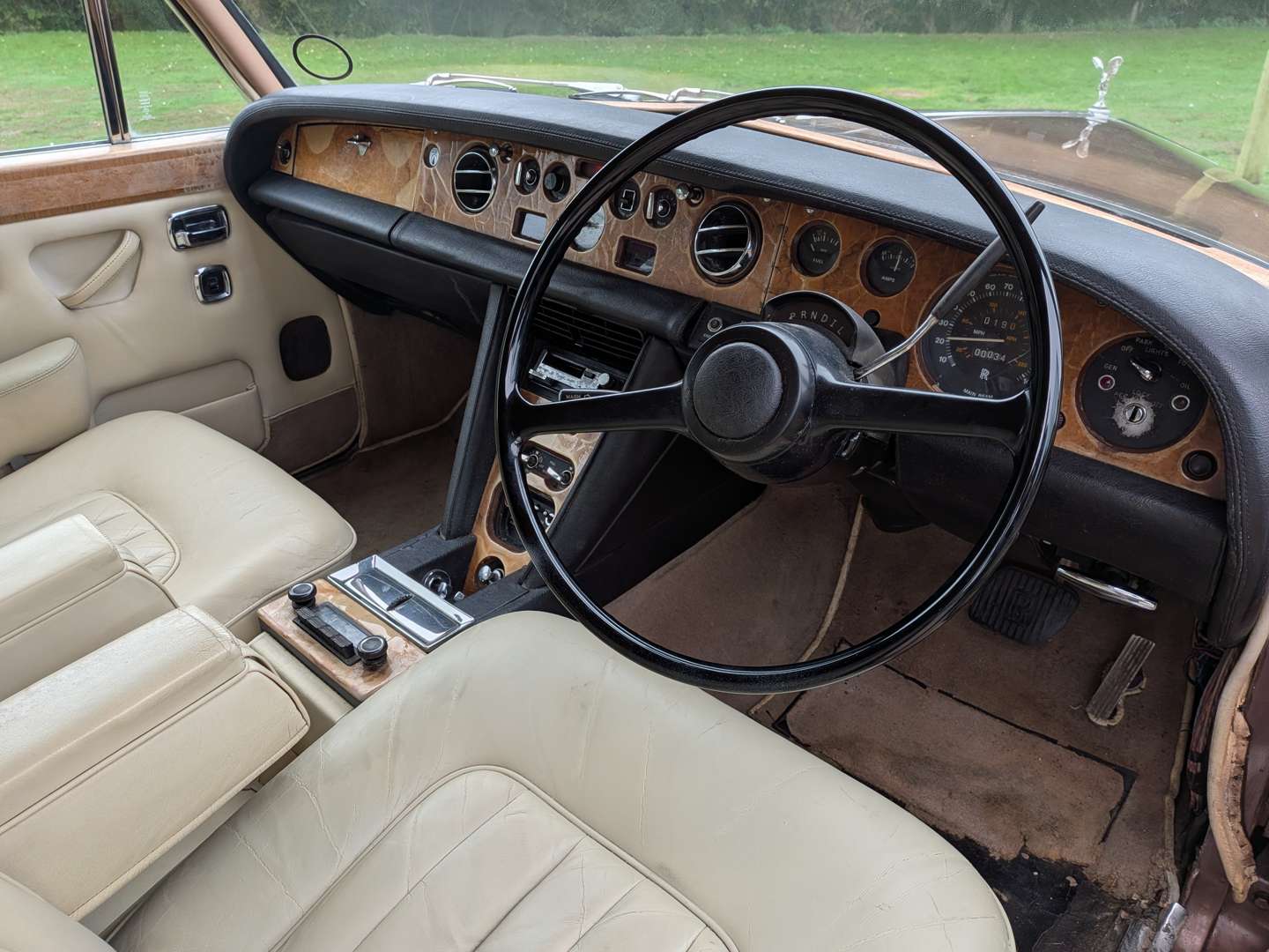 <p>1976 ROLLS ROYCE SILVER WRAITH</p>