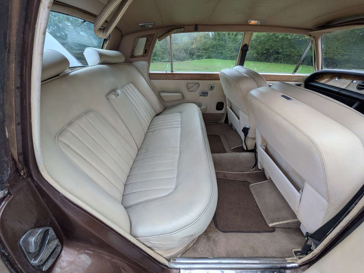 <p>1976 ROLLS ROYCE SILVER WRAITH</p>
