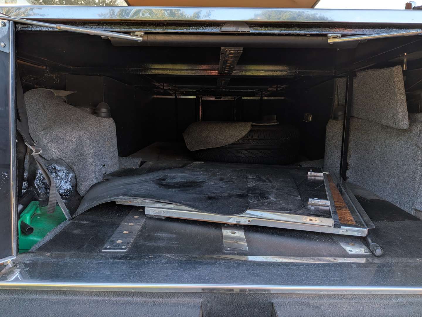 <p>2002 VAUXHALL OMEGA GLS V6 AUTO HEARSE</p>