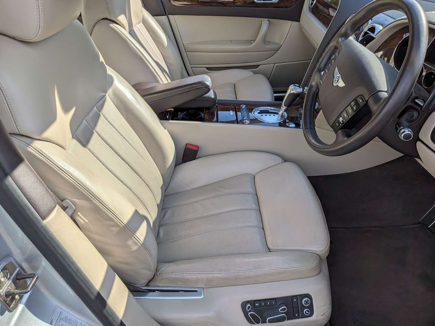 <p>2005 BENTLEY CONTINENTAL 6.0 W12 FLYING SPUR</p>