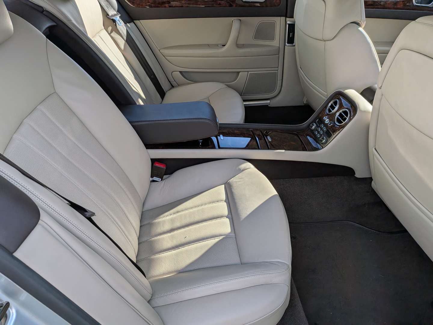 <p>2005 BENTLEY CONTINENTAL 6.0 W12 FLYING SPUR</p>